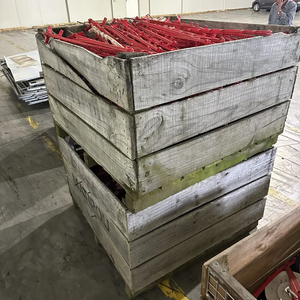 Over 50 electric fence reels, 2 bins of standards, 8 power units Image 1++