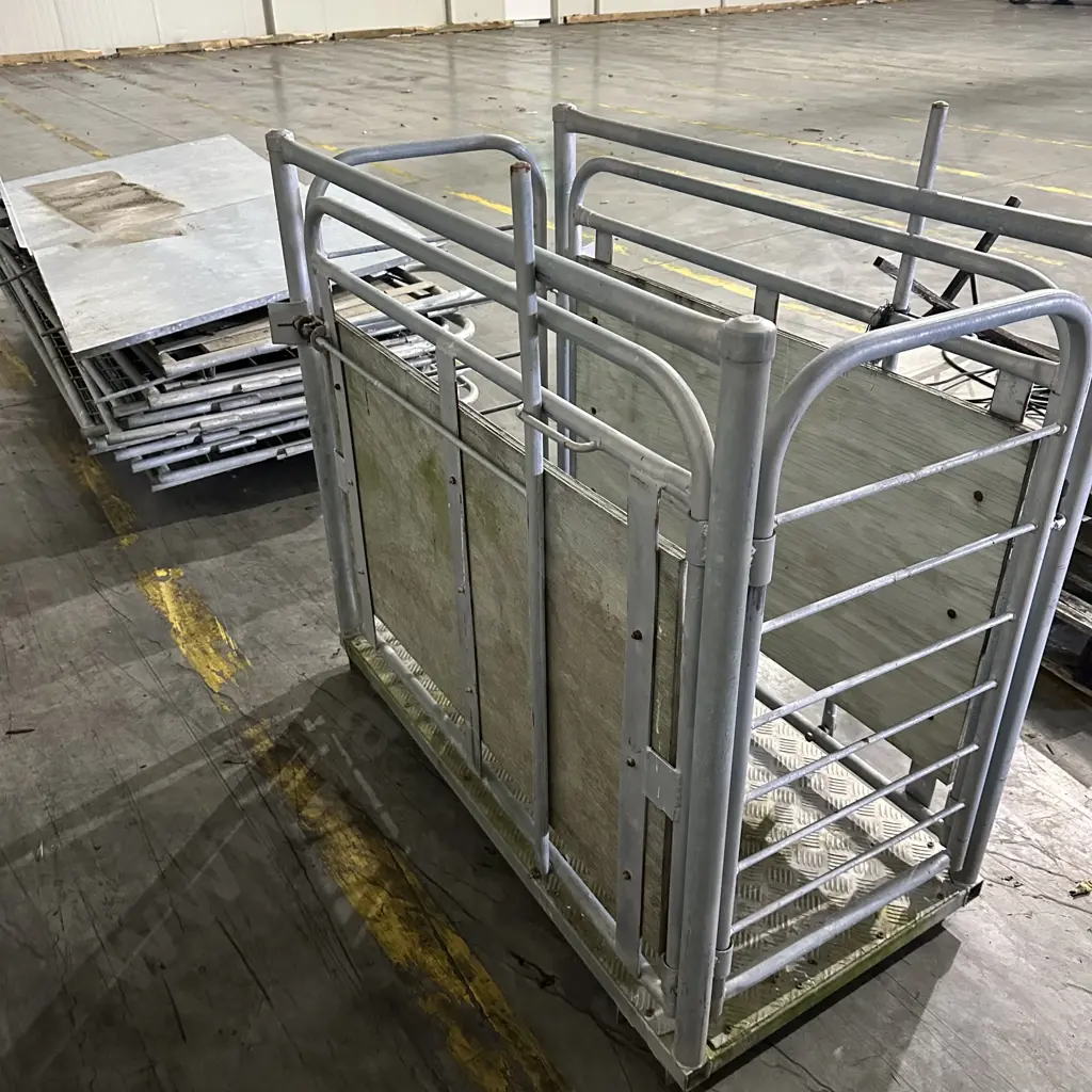 Sheep yards and platform weigh station Image 1++