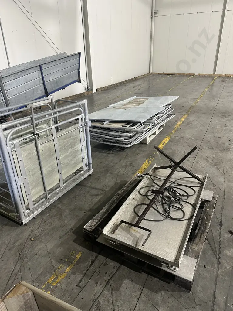 Sheep yards and platform weigh station Image 1++
