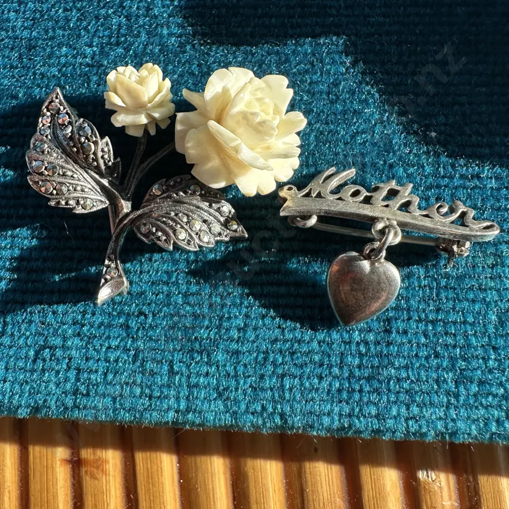 2 x Vintage brooches Image 1++