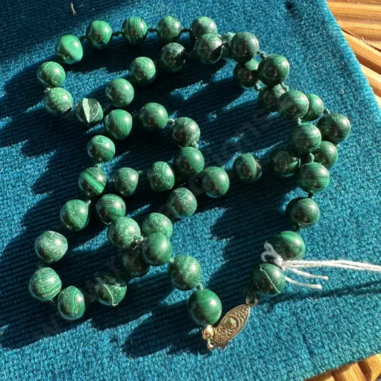Malachite stone necklace 60cm (some damaged beads)