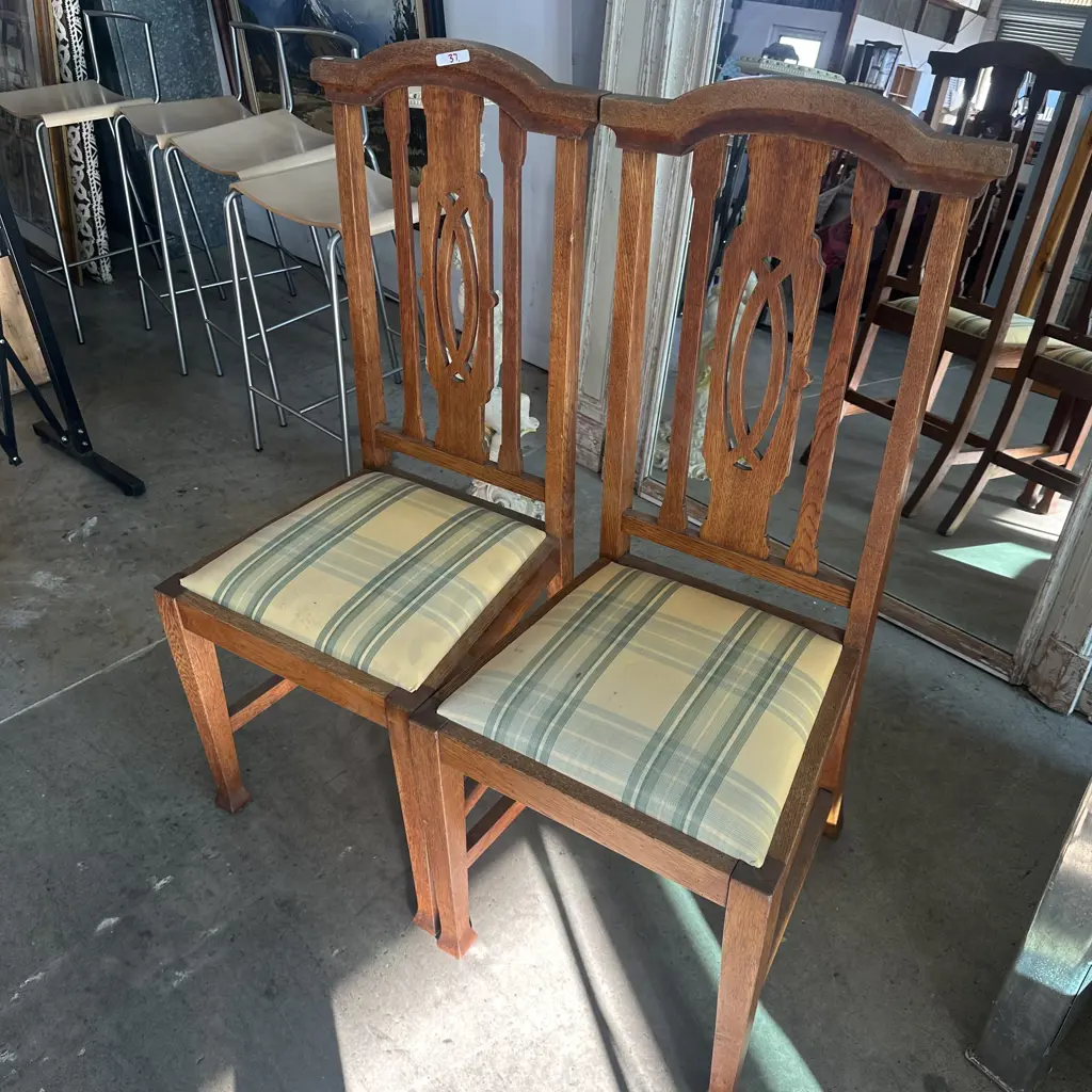 Pr Oak dining chairs Image 1++