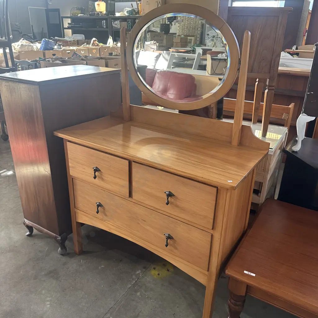 Restored Rimu dresser Image 1++