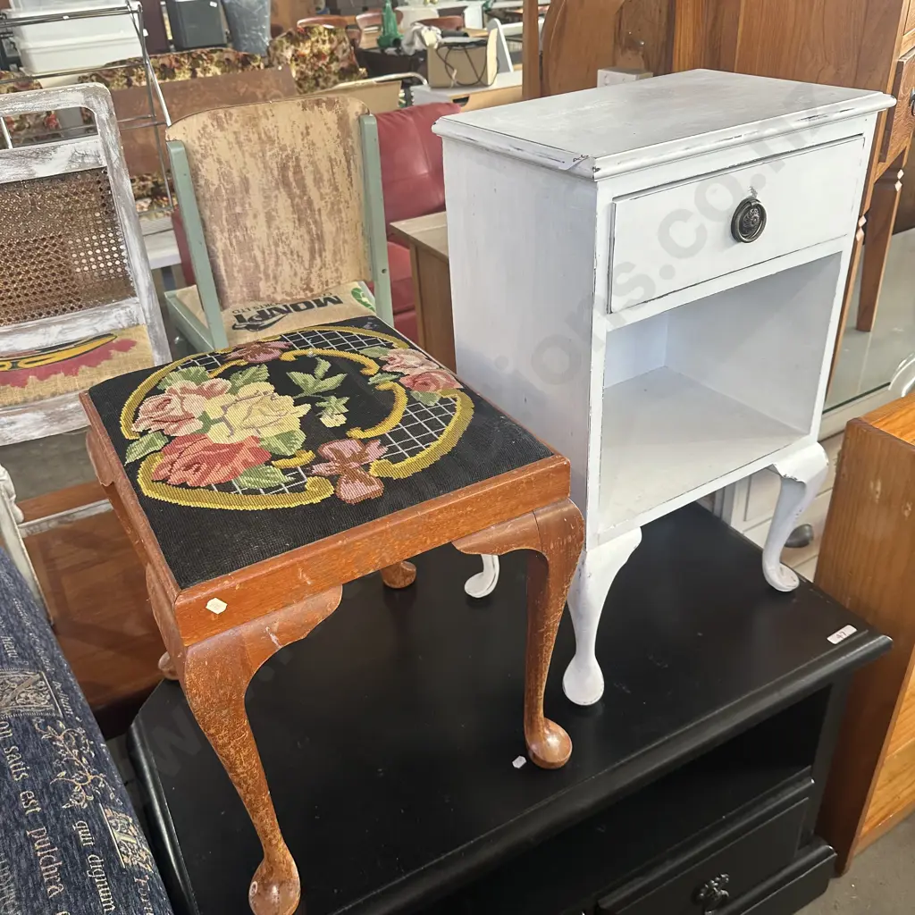 Tappesty top stool and bedside Image 1++