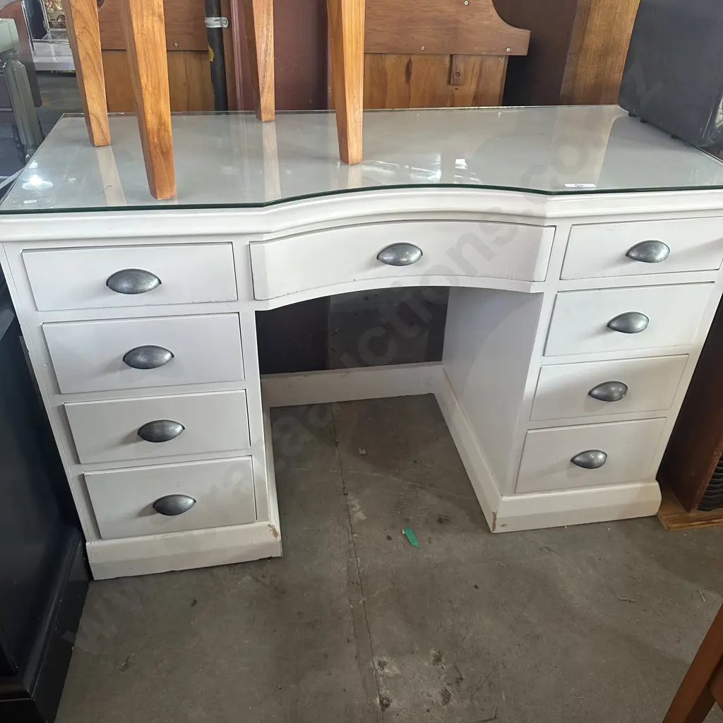 Solid built in furniture desk (one end exposed) Image 1++