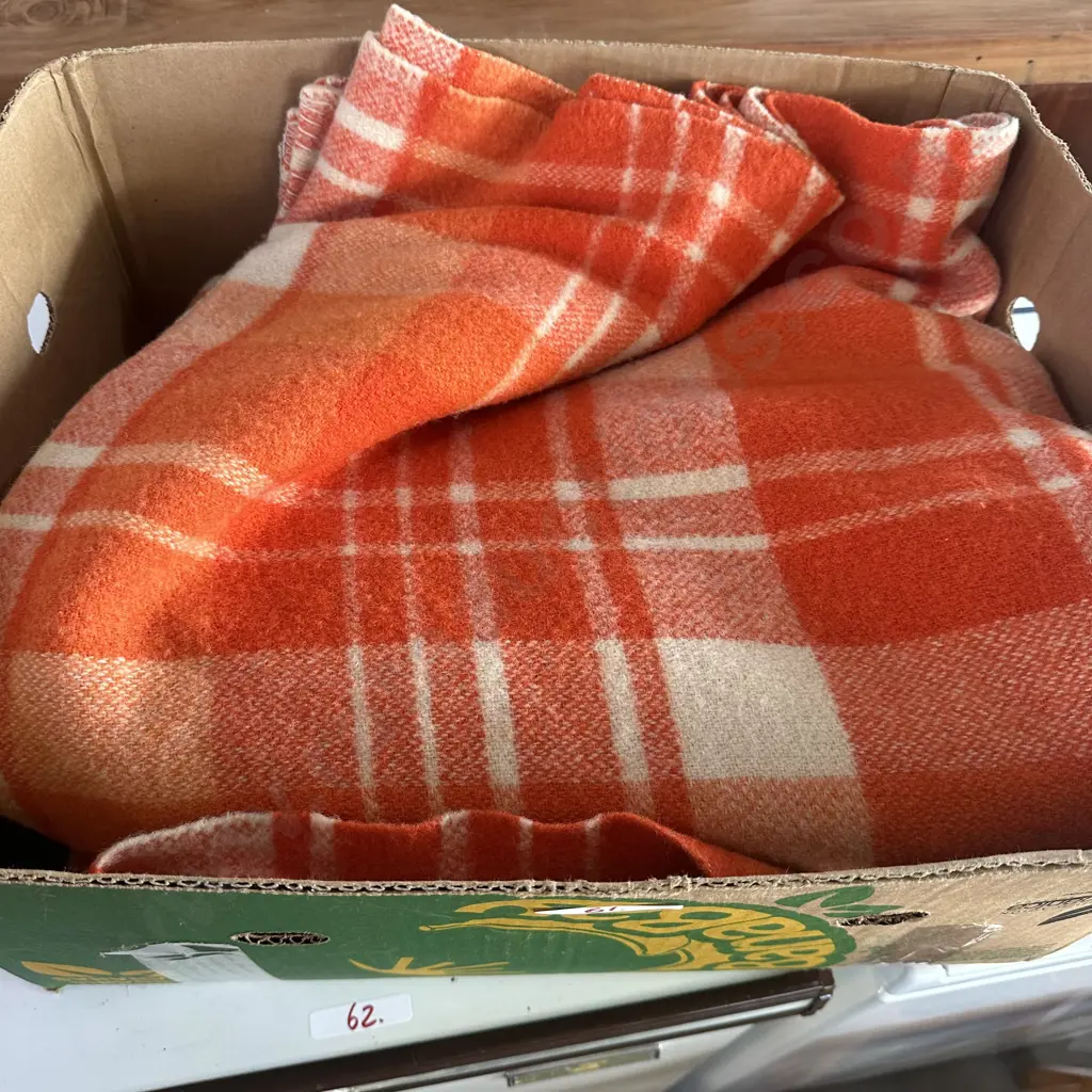Pr of vintage blankets Image 1++
