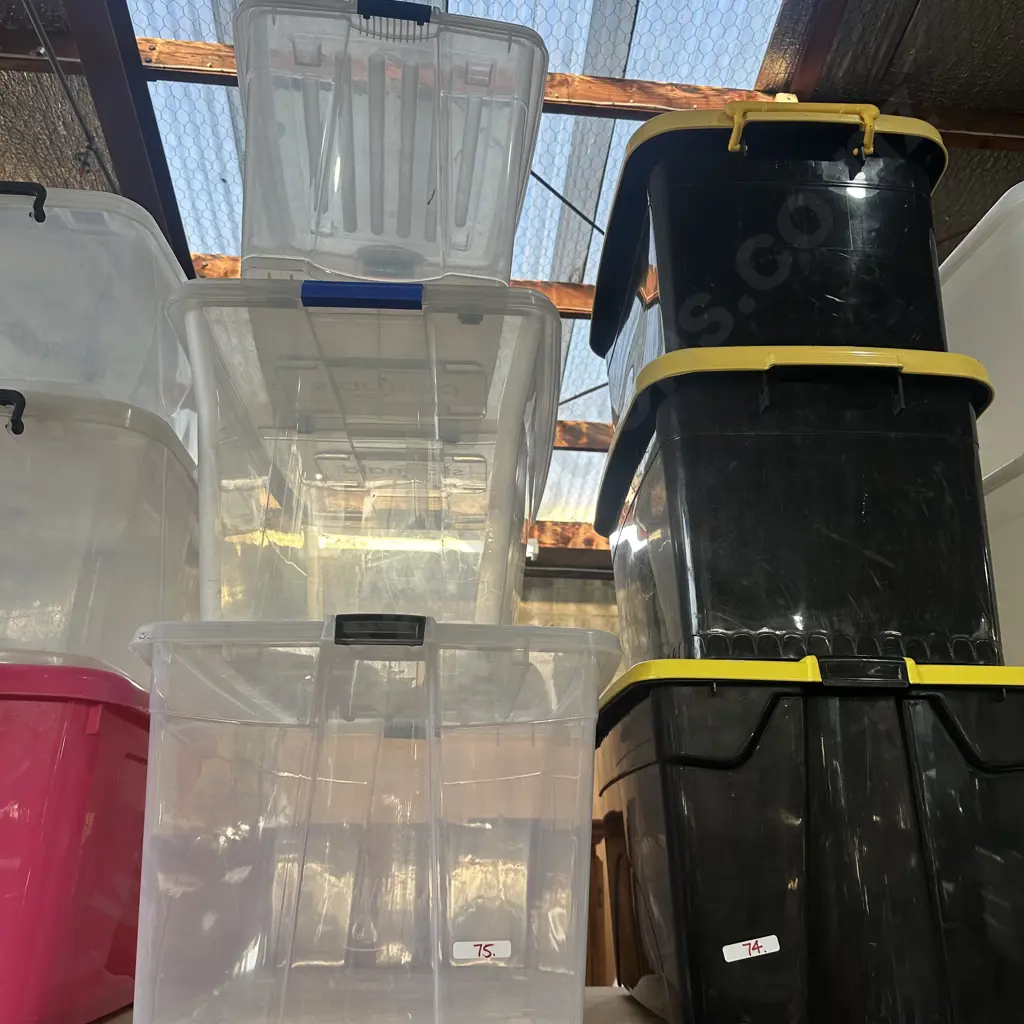 3 good lidded bins Image 1++