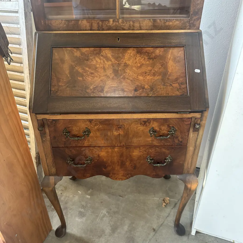 Little cute Burr Walnut writing desk/display case (3 pic) Image 1++