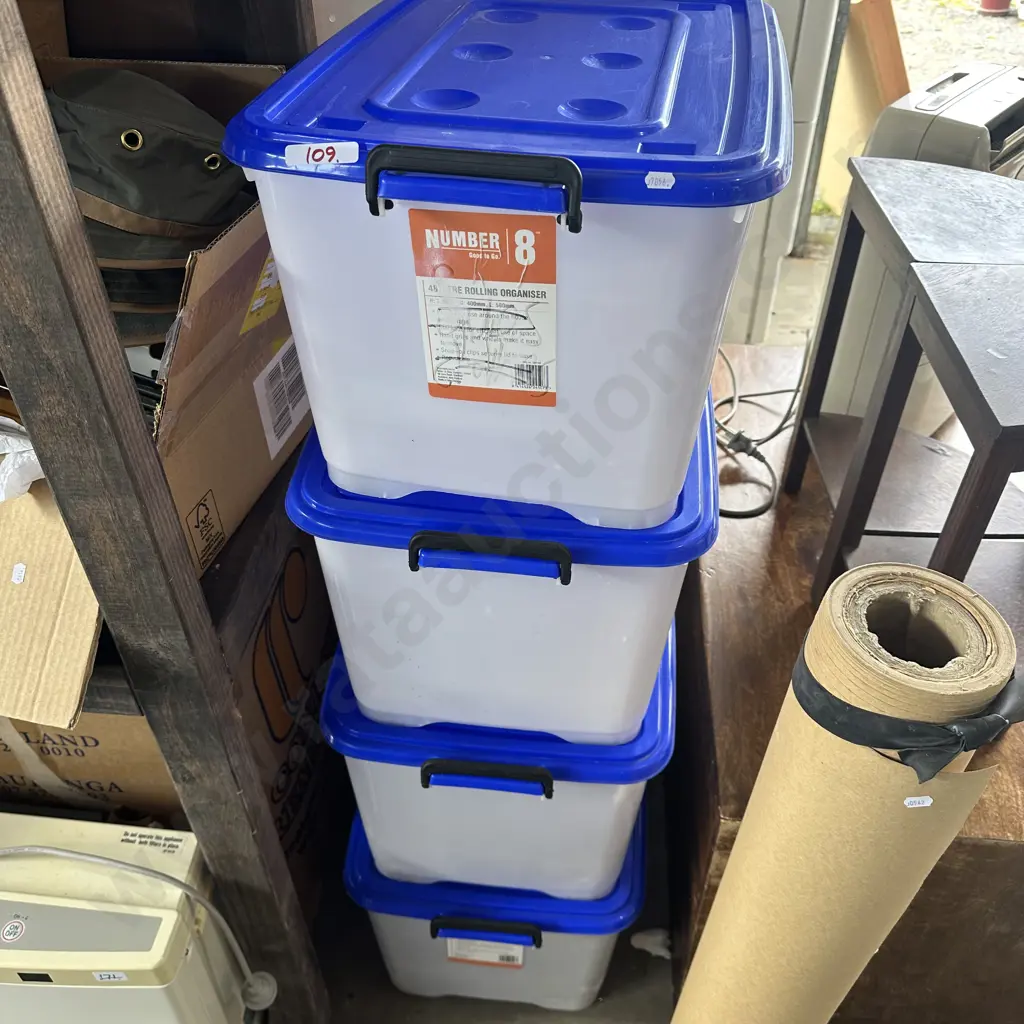 4 good plastic bins Image 1++