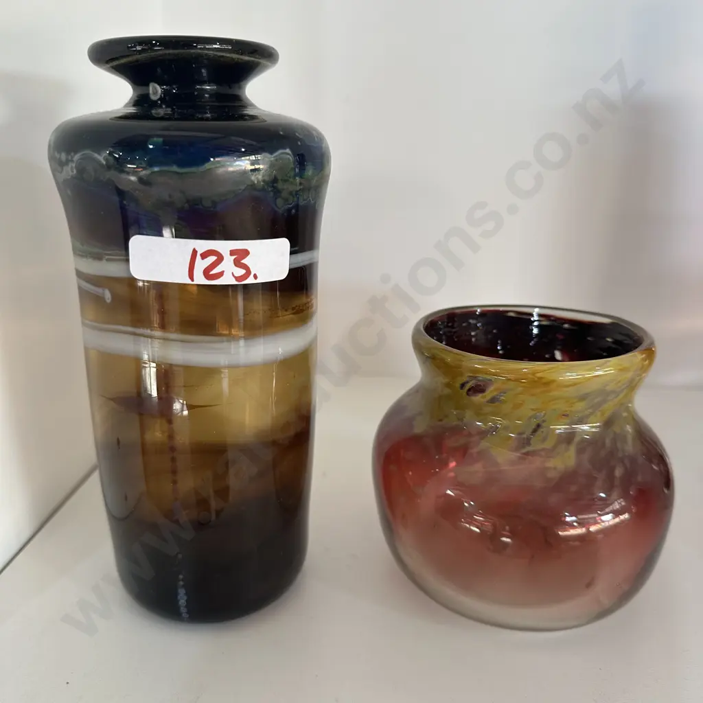 2 Art glass vases  10 & 20cm Image 1++