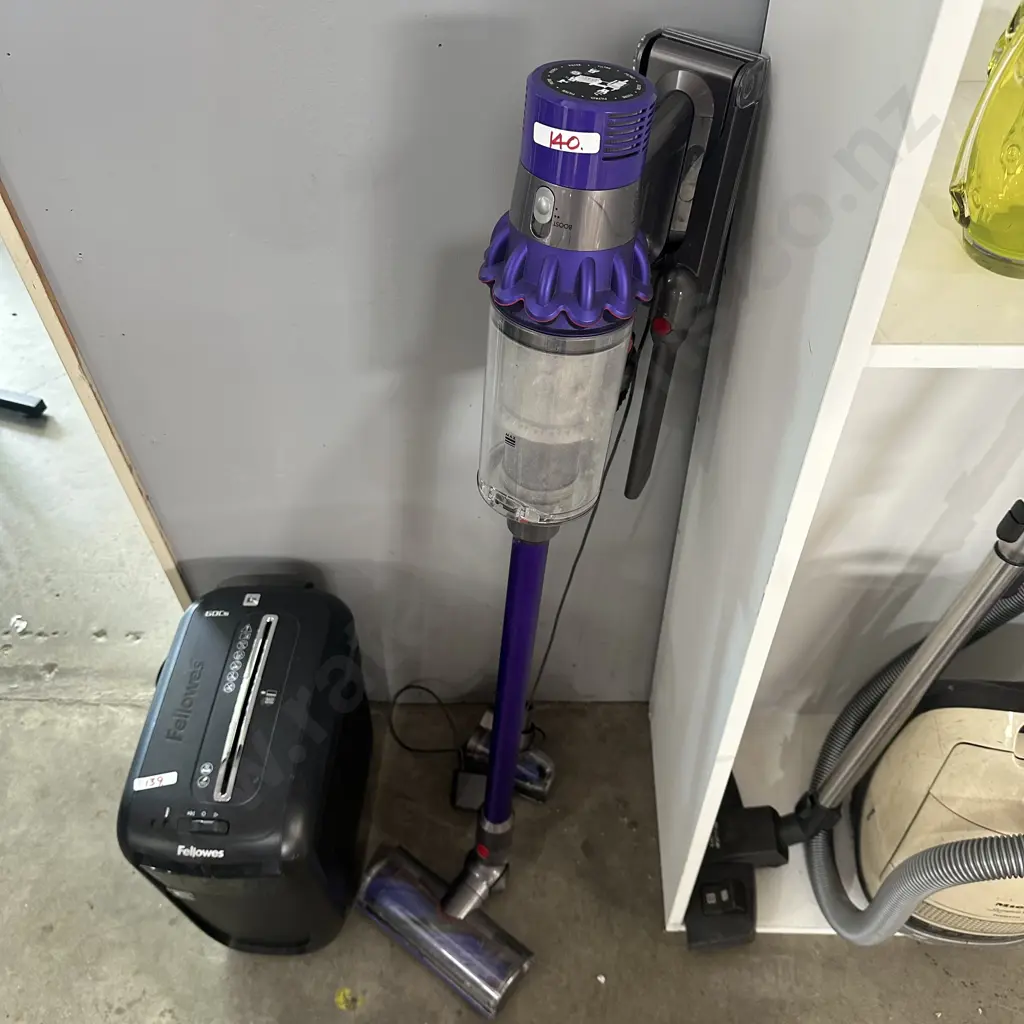 Dyson vac Image 1++