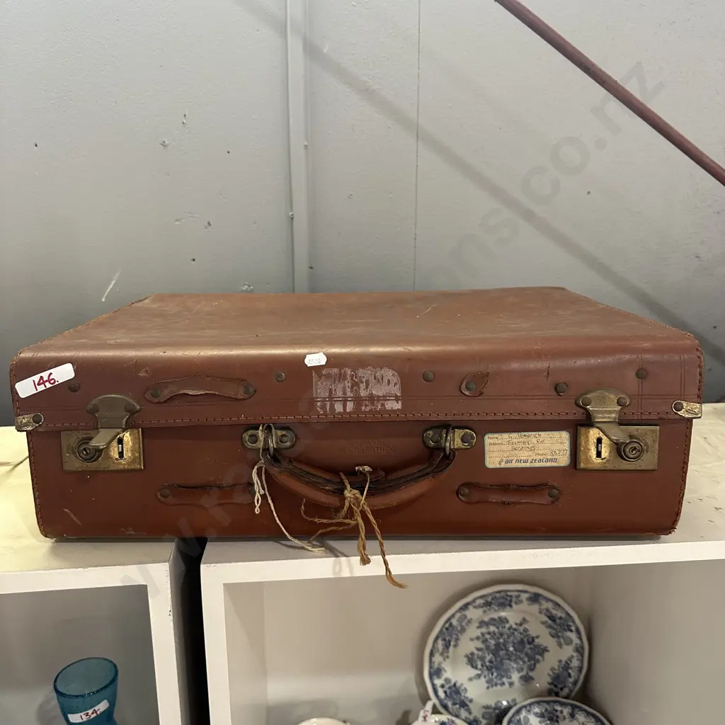 Leather suitcase Image 1++