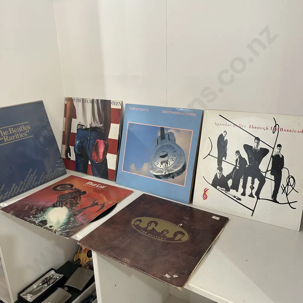 Bin of LPs (2pics) Image 1++