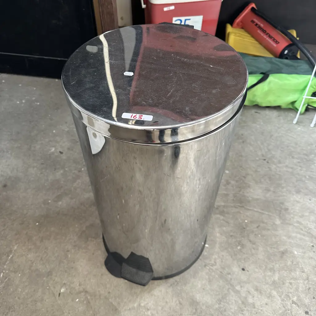 Large rubbish bin Image 1++