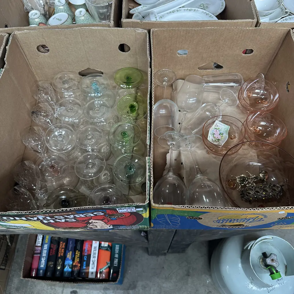 2 Boxes glassware Image 1++