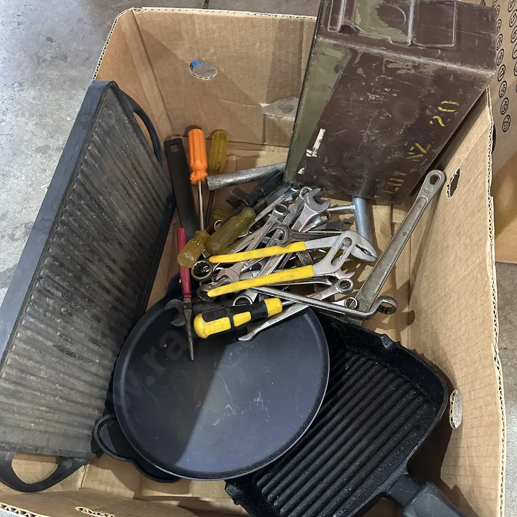 Cast iron pans and tools Image 1++