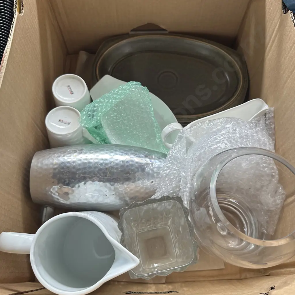 Box of Vases and Temuka etc Image 1++