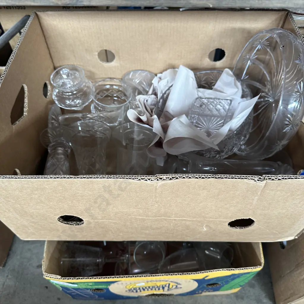 2 Boxes glassware Image 1++
