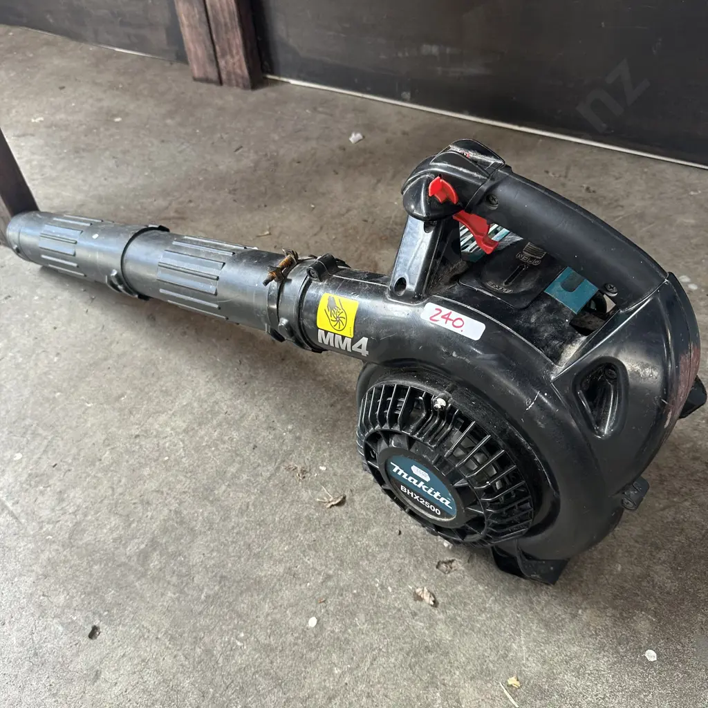 Makita petrol blower (not working) Image 1++