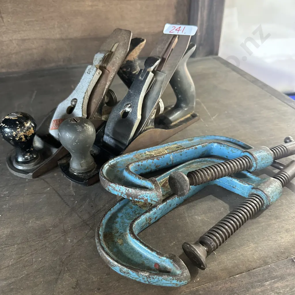 2 Hand planes and 2 G clamps Image 1++