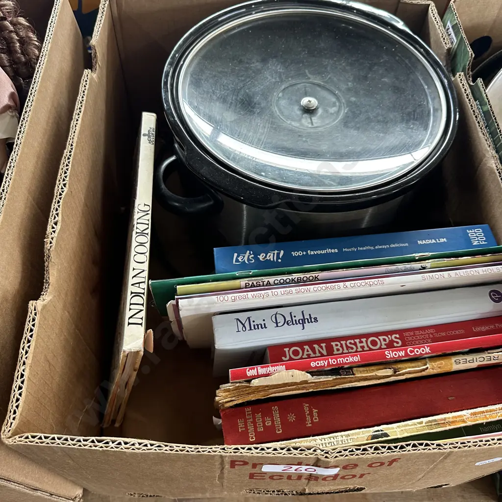 Slow cooker and cook books Image 1++