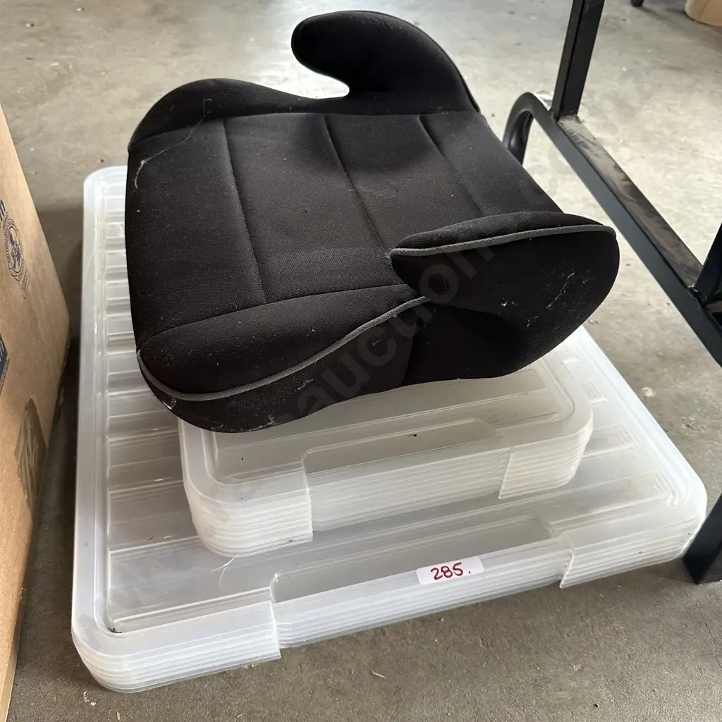 Bin lids and booster seat Image 1++