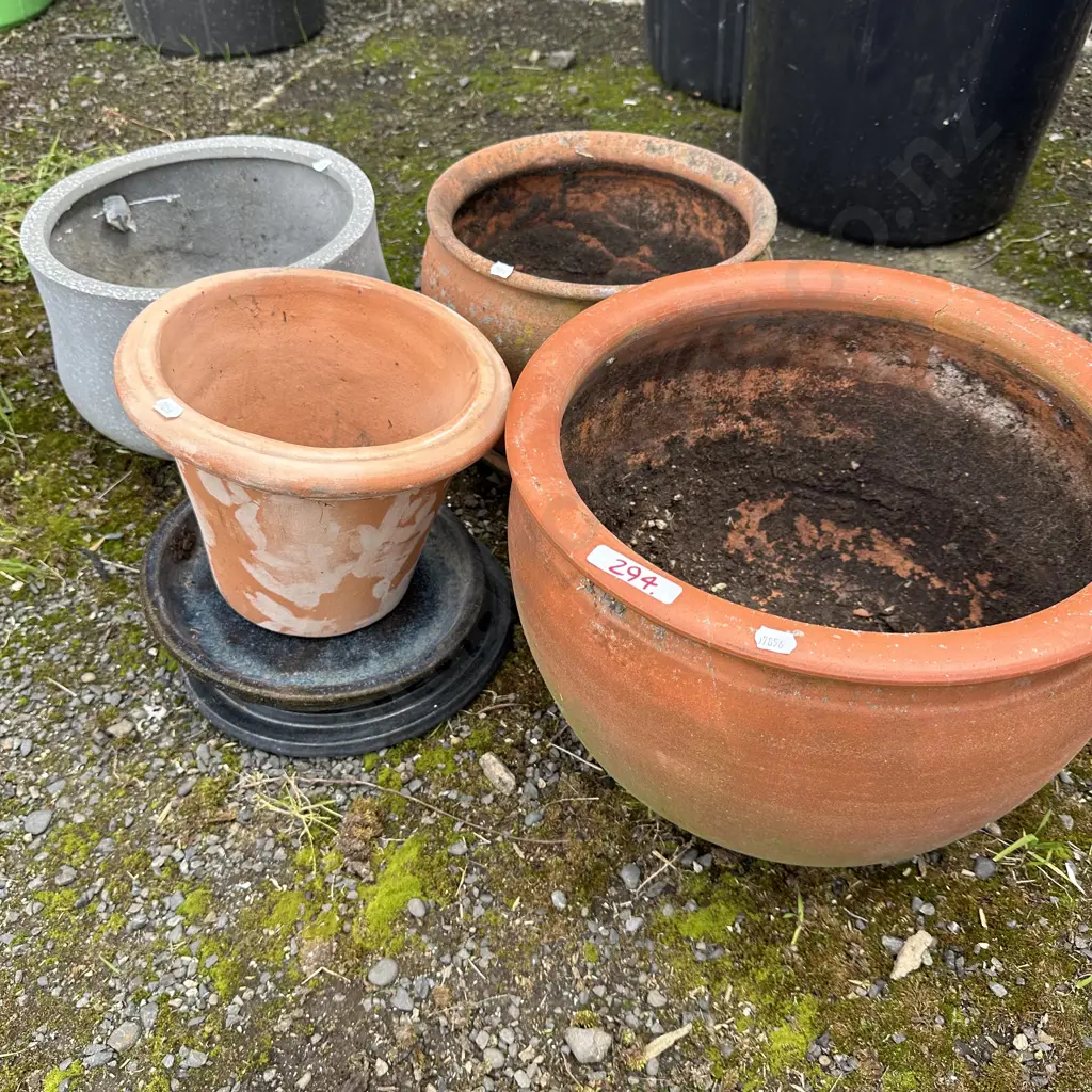 4 planters etc Image 1++