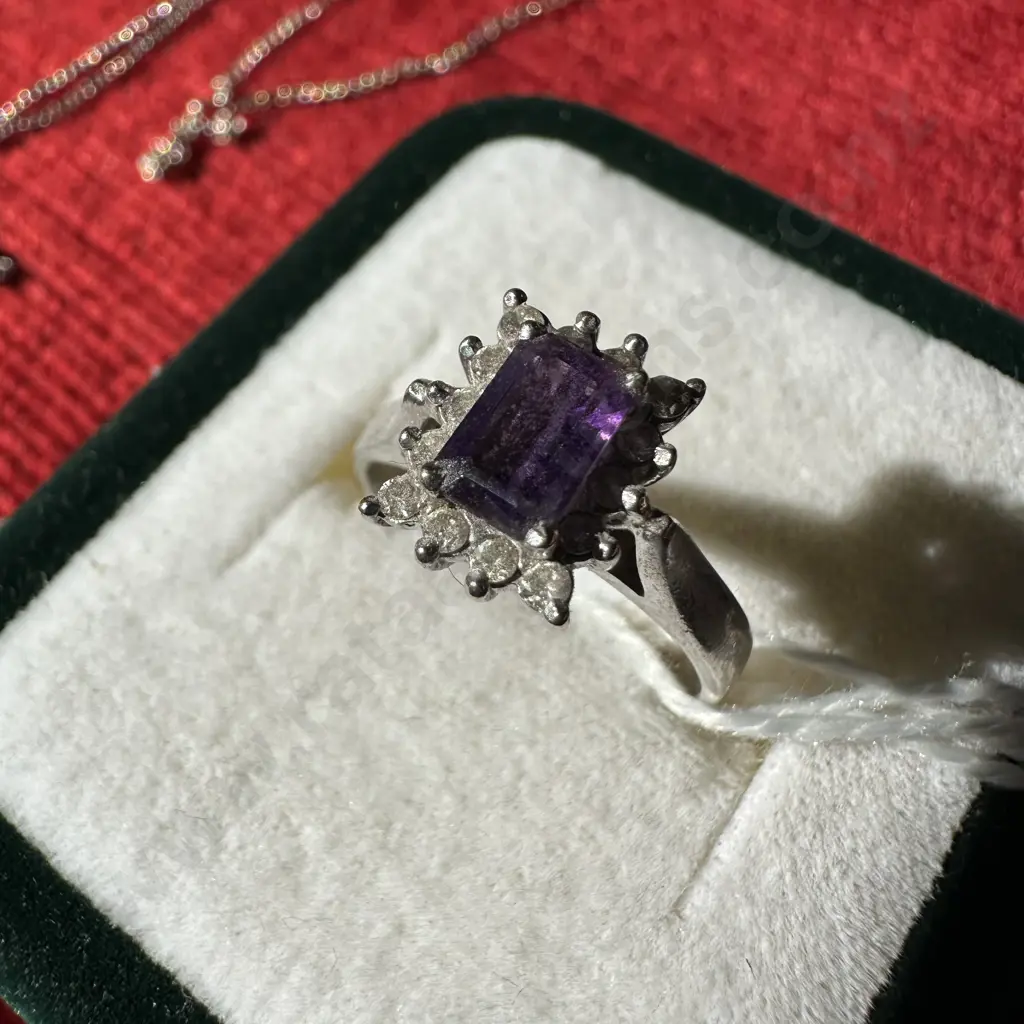 9ct White Gold & Amethyst ring Image 1++