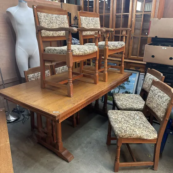 Oak table 6 chairs