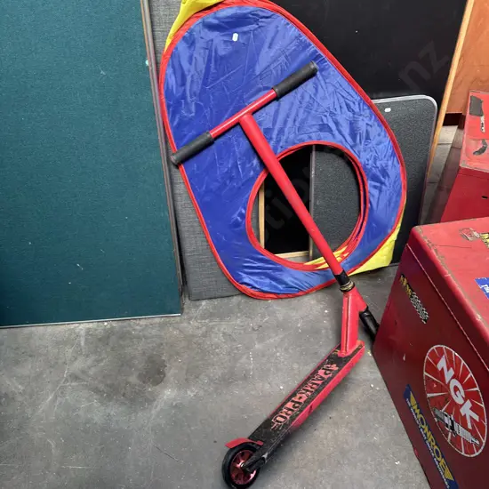Scooter, 2 folding tables, toy etc