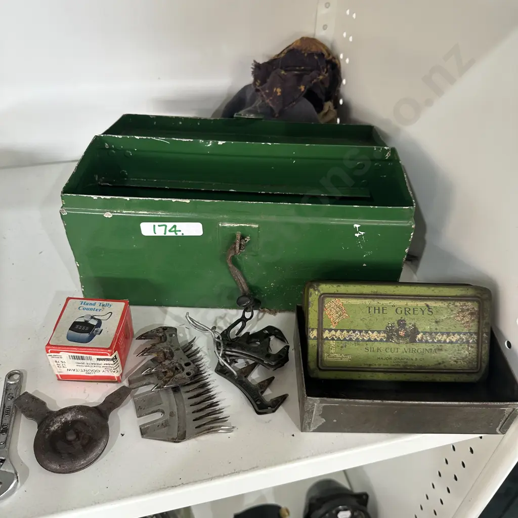 Tool box, shearing pieces, tobacco tin etc Image 1++