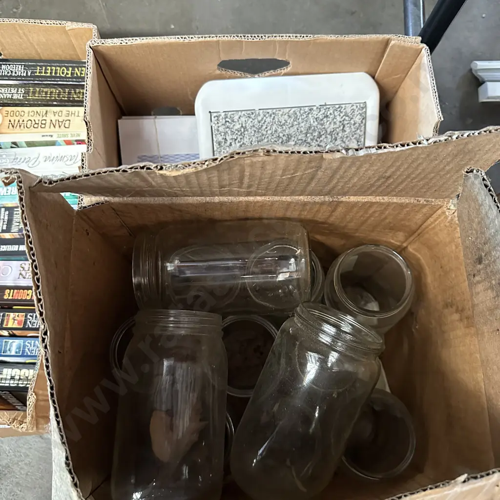Box of preserving jars etc Image 1++