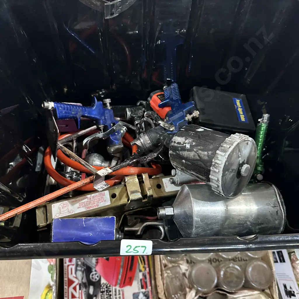Bin of spray equipment etc. Image 1++