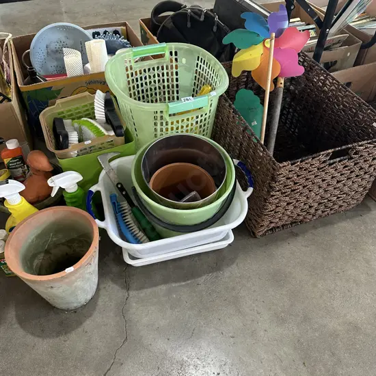Scrubing brushes, baskets etc
