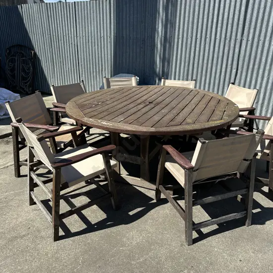 Solid Kwela outdoor table and 8 chairs
