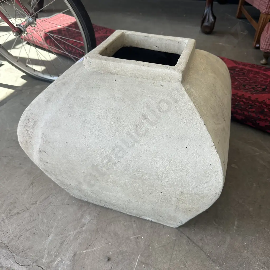 Heavy planter - measures  approx 500mm Image 1++