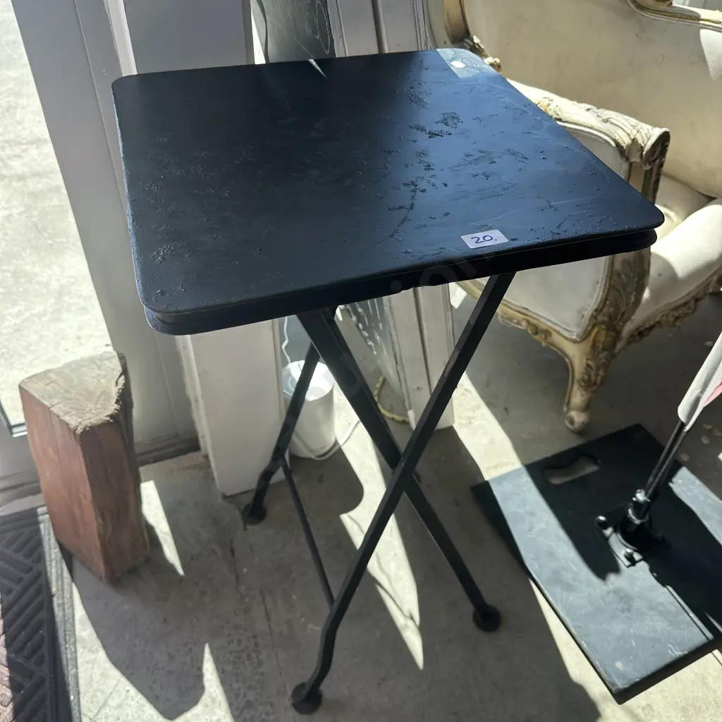 Folding metal plant stand Image 1++