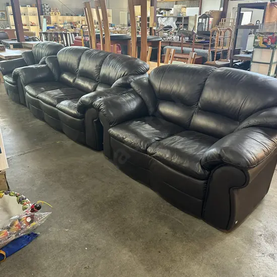 Leather lounge suite inc 3 & 2 seaters plus chair