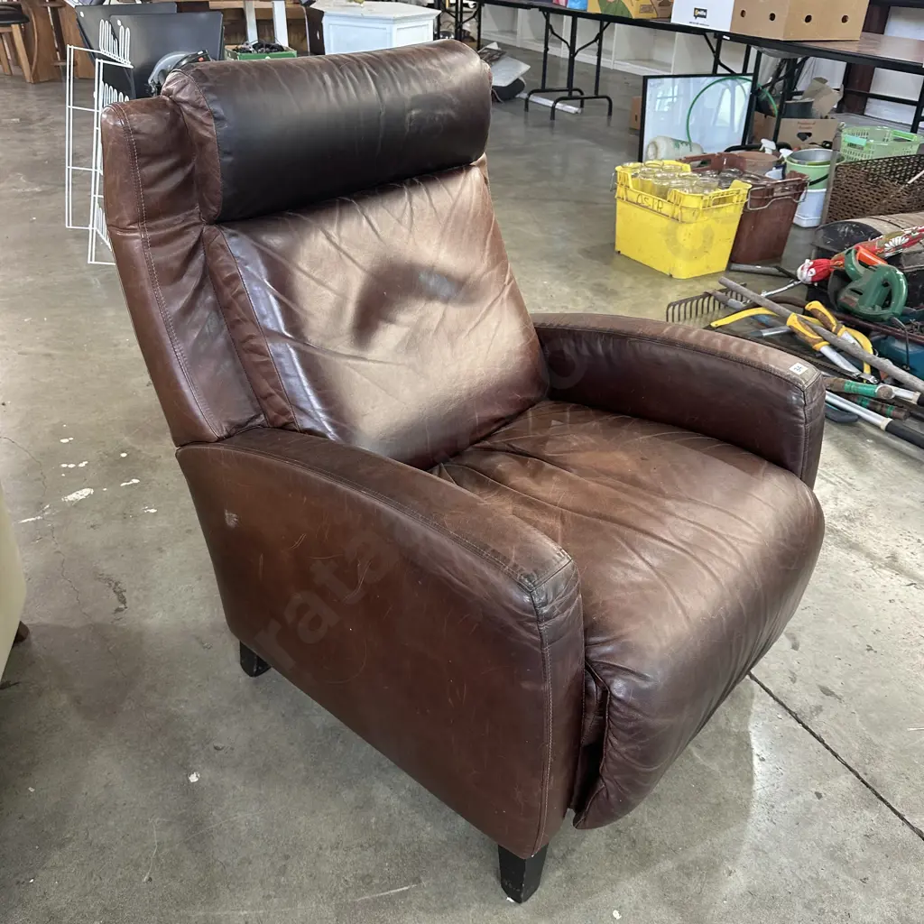 Kovacs distressed leather recliner chair Image 1++