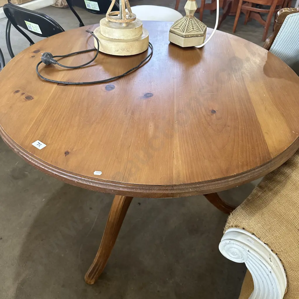 Pine breakfast table Image 1++