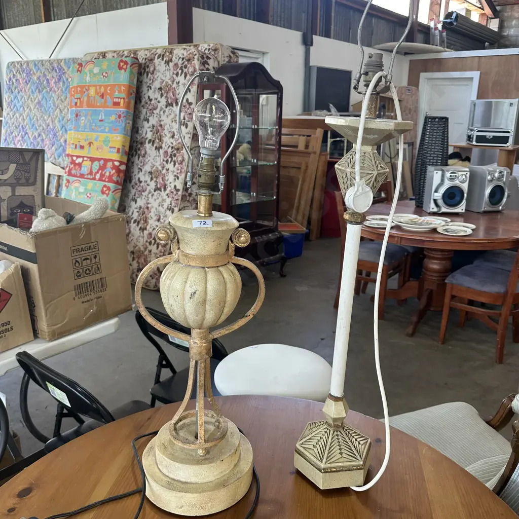 2 large decorative lamps Image 1++