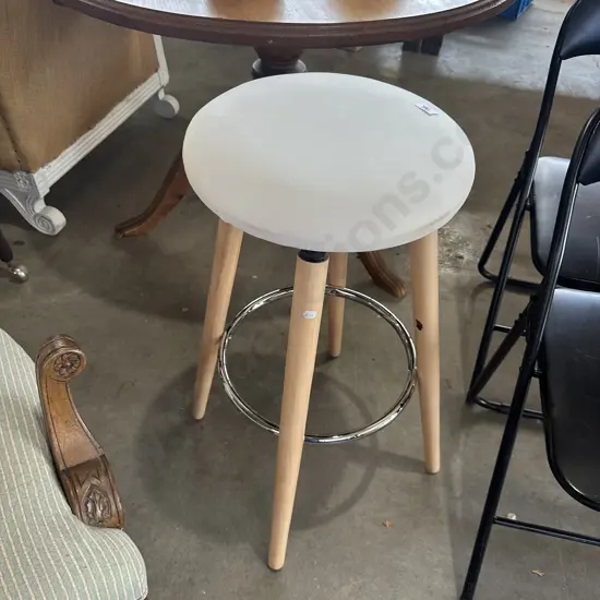 Bar stool