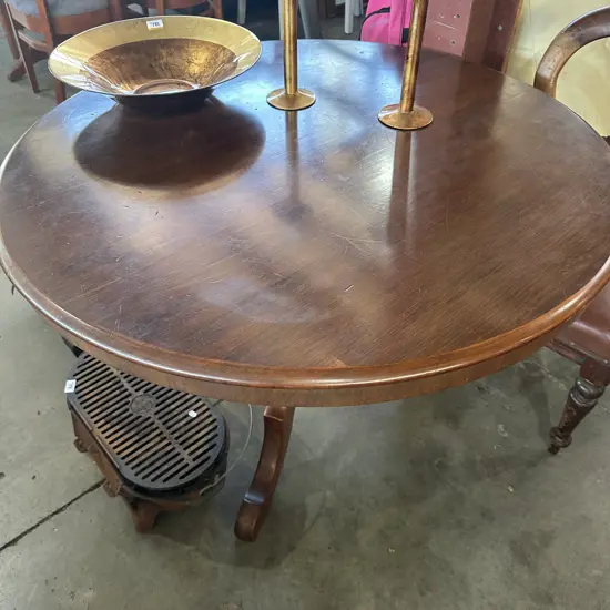 Antique tilt top breakfast table - excellent condition