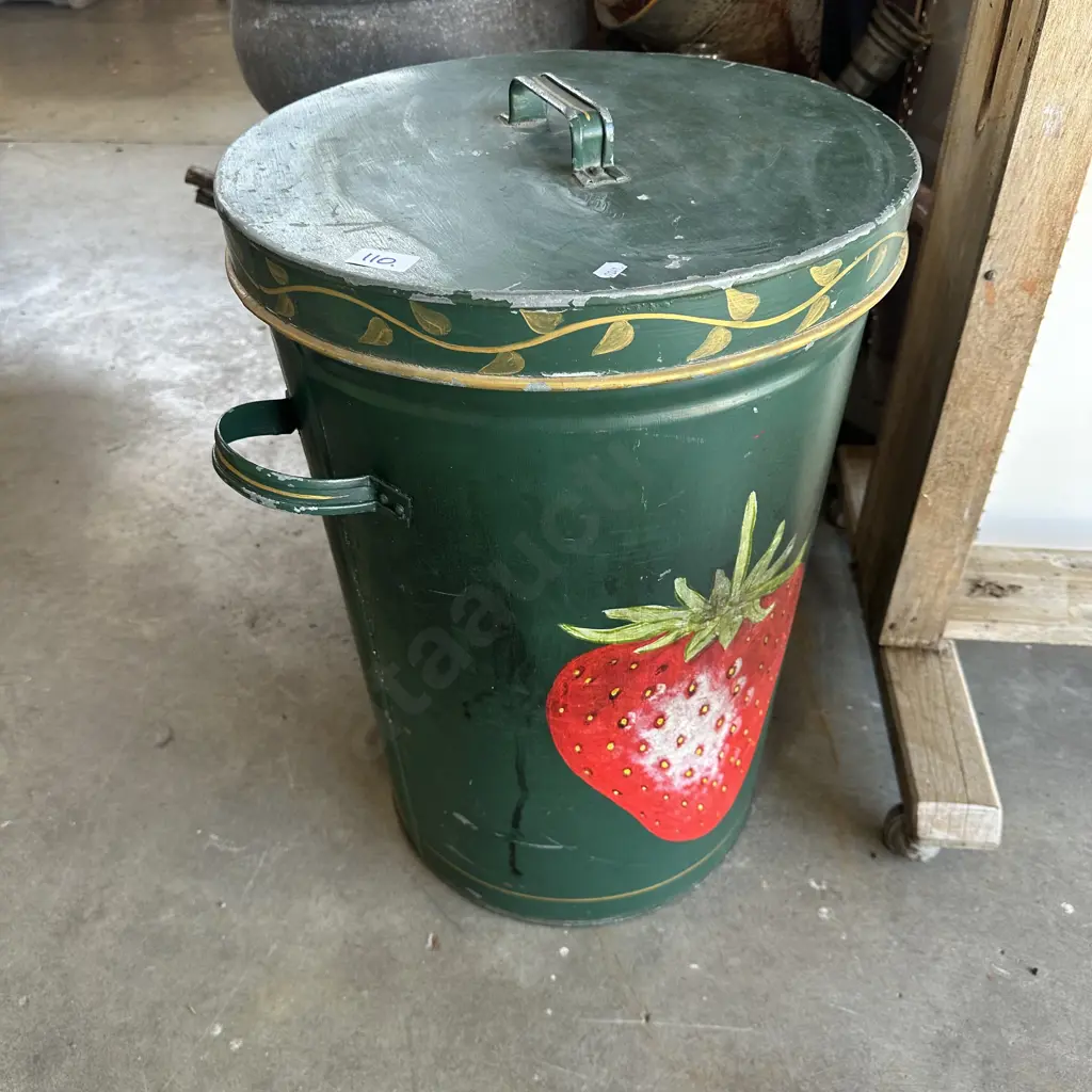 lidded artistic trash can Image 1++