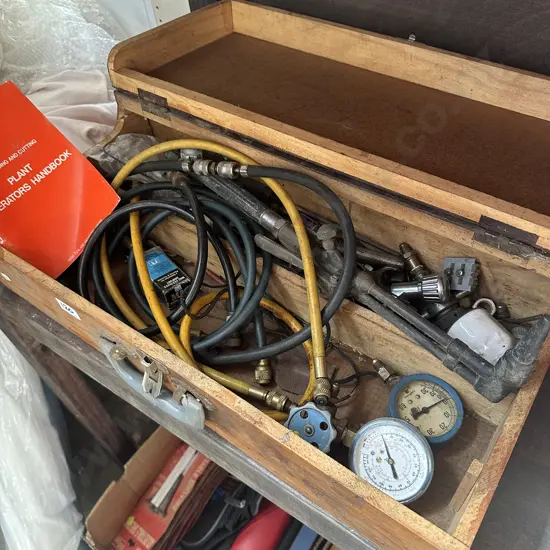 Gas cutting gear