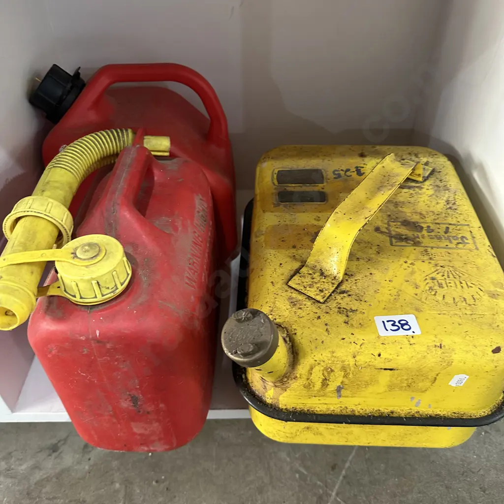Yellow Shell can and 2 plastic fuel containers Image 1++