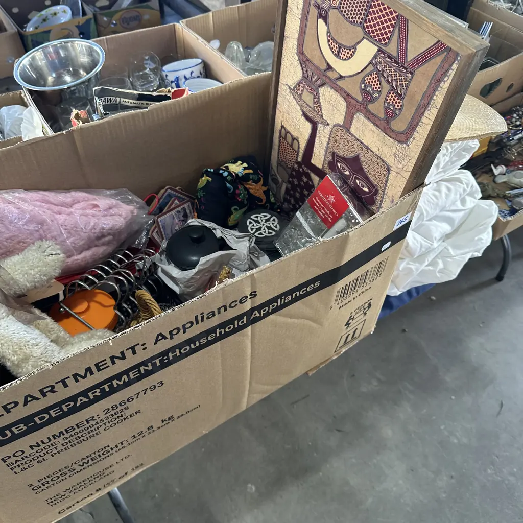 Box of assorted items and sheets etc. Image 1++