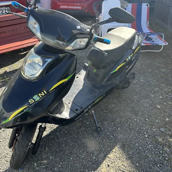 Electric scooter - as is    B3UNG