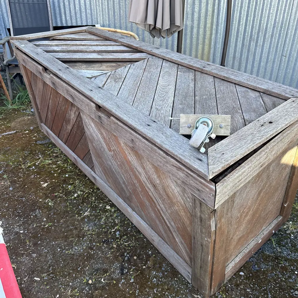 Large Kwila storage box as is (good castors) Image 1++