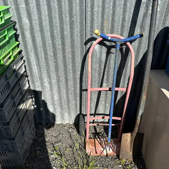 Fencing spade, sack barrow etc.